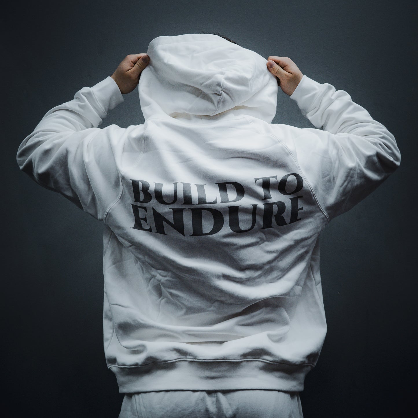 weisser VYRYS Founders Zipper Hoodie aus 380g Heavyweight Cotton mit Reißverschluss und Logo 
pos: back color: white