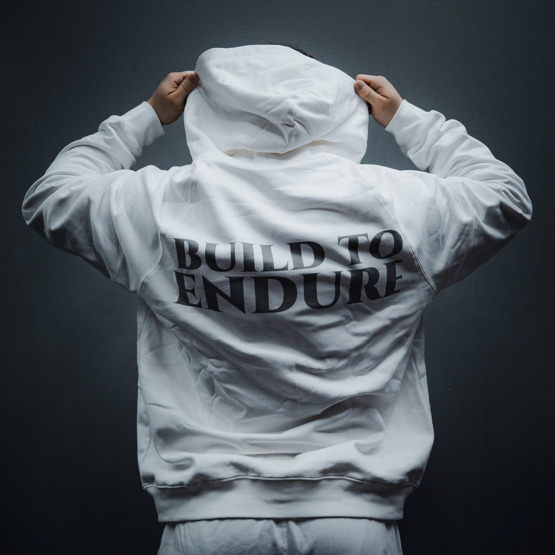 weisser VYRYS Founders Zipper Hoodie aus 380g Heavyweight Cotton mit Reißverschluss und Logo 
pos: back color: white