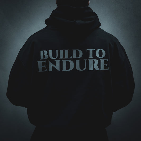 VYRYS Founders Hoodie in Schwarz aus 380g Heavyweight Cotton mit relaxed Fit und VYRYS Logo pos:back color: black