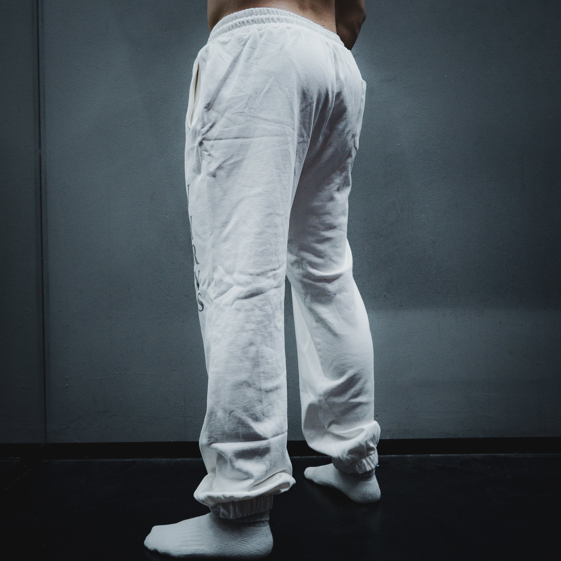 VYRYS Founders Heavyweight Joggers 380gsm – Oversized Tapered Fit in 
pos: back color: white